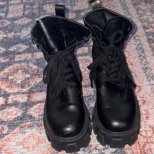 Lug Sole Boots Size 41